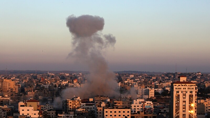 Израел ја бомбардираше Газа како одмазда за ракетирањето