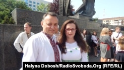 організатор Франкових читань Віталій Перевізник і переможниця конкурсу есе «Мій Франко» Юлія Сепалова
