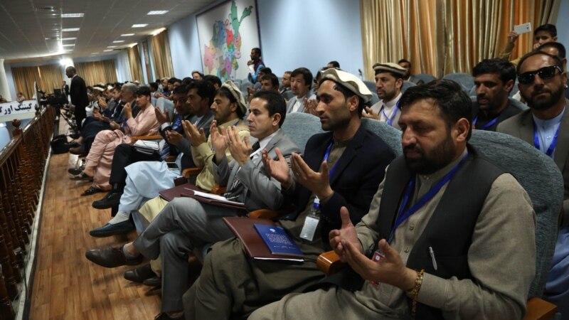 Авганистански политичари и талибански преговарачи на средба во Москва