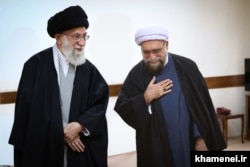 احمد مروی در کنار خامنه‌ای، رهبر جمهوری اسلامی