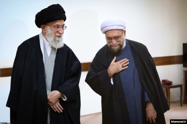 احمد مروی در کنار خامنه‌ای، رهبر جمهوری اسلامی