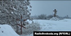 Могили на узбіччі. Окололиці села Макарів Яр