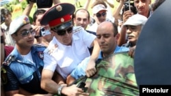 Armenia -- Police clash with protesters in front of the Yerevan City Hall, 1Aug2013