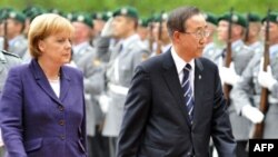 Канцлер німеччини Анґела Меркель та Генеральний секретар ООН Пан Ґі Мун, Берлін, 15 липня 2008 р.