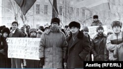 Карим Яушев и Фарит Габдрахим (посередине) в середине 90-х