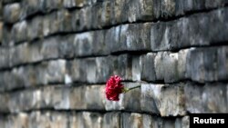 A carnation is placed by mourners on a barricade on Kyiv's Independence Square.