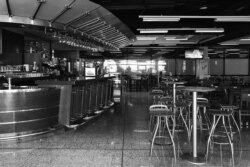 Prazna kafeterija u zgradi sarajevskog aerodroma