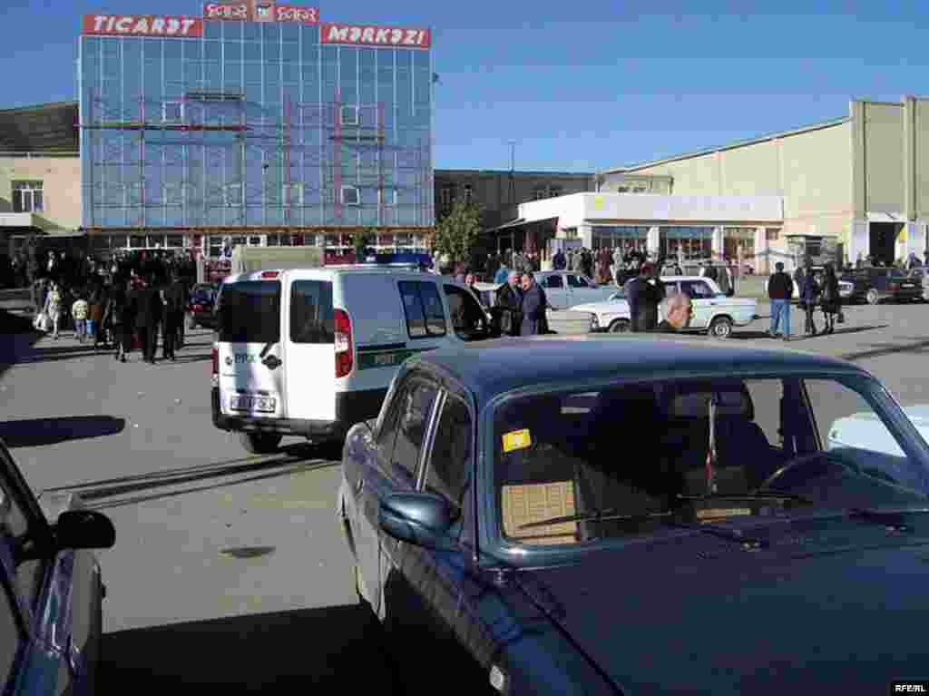 Aksiya iştirakçıları bazarın söküləcəyi təqdirdə 3 mindən çox insanın işsiz qalacağını bildirirlər