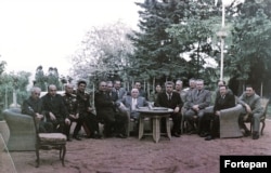 Поставленный у власти во главе просоветского правительства Венгрии Ракоши (в центре, с другими коммунистическими лидерами, 1953 год) заявлял о себе, что он "лучший ученик Сталина"