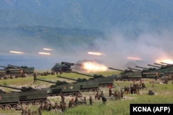Exerciții cu lansatoare de rachete în Coreea de Nord