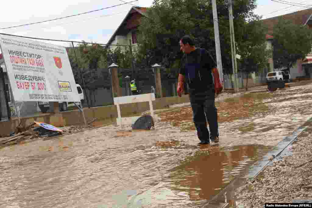 Macedonia - Residents of the village Singelic (Hasanbeg) near Skopje are clearing the damages from floods that occurred after heavy rains on August 6th - 8Aug2016