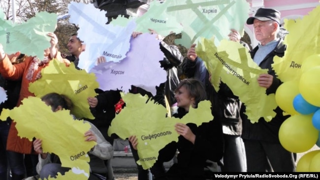 22 января 2013 года. К традиционному праздничному митингу, организованному «Украинской общиной Крыма», в котором приняли участие и ветераны крымскотатарского национального движения, присоединилась симферопольская молодежь