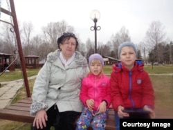 Татьяна Захарова с внуками