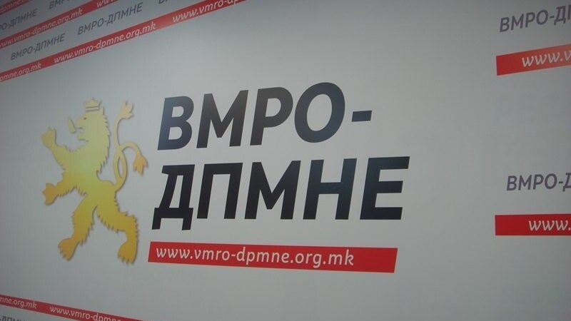 ВМРО-ДПМНЕ блокира крстосници, бара владата да каже за што преговара со Бугарија