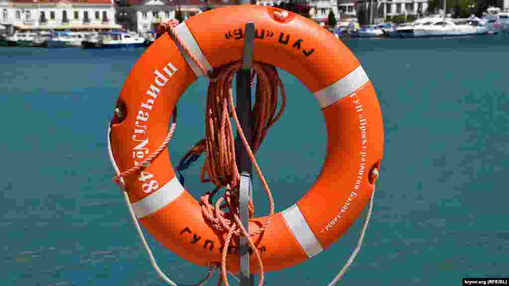 Спасательный круг &ndash; обязательный элемент на набережной