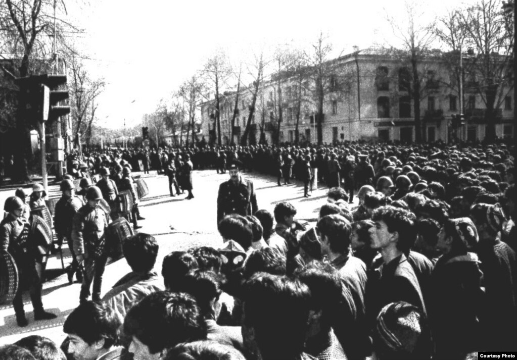 Душанбе, 13 феврали соли 1990
