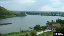 Moldova - The Dniester (Nistrul) river, undated