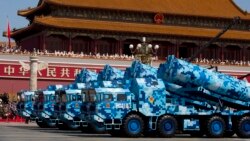 آرشیف، نمایش اسلحه ساخت چین در رسم‌گذشت نظامی در این کشور.