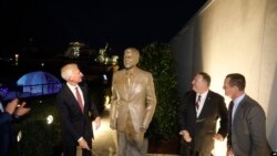 برلین کې د امریکا د پخواني ولسمشر رونالډ ریګن مجسمه