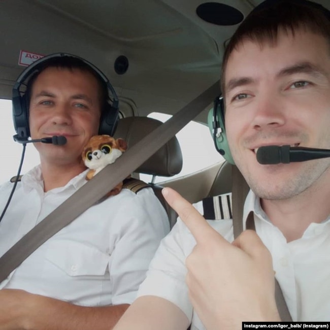 Александр Калинбет (слева) и Игорь Байбаков в самолете Cessna 182 на пути в ЦАР