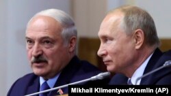 Президенты России Владимир Путин (справа) и Белоруссии Александр Лукашенко