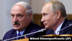 Олександр Лукашенко і Володимир Путін на зустрічі в Санкт-Петербурзі 18 липня 2019 року