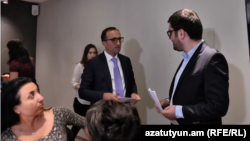 Armenia -- Healthcare Minister Arsen Torosian (C) cuts short his press conference disrupted by his former adviser Gevorg Tamamian (R), September 3, 2019.