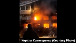 Пожар после взрыва газа в жилом доме в поселке Приамурский в Еврейской автономии