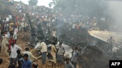 Rescue teams and volunteers search for survivors of the Air India Boeing 737-800 that overshot the Mangalore runway on May 22, killing most of the 166 people on board.