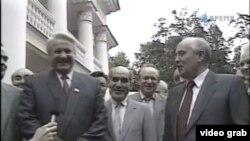 Boris Jeljcin i Mihail Gorbačov u Novo-Ogarjevu 1991.