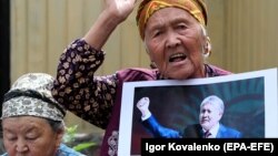 Pristalice Atambajeva zahtijevaju ispred suda njegovo oslobađanje, Biškek
