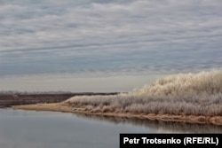 Река Урал на границе с Россией. Западно-Казахстанская область. 6 ноября 2014 года.