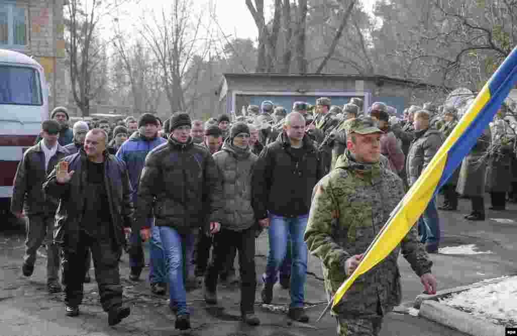 Призовники нової хвилі мобілізації у одному з військових комісаріатів Києва, 29 січня 2014 року