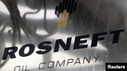 Russia -- A logo of Russian state oil firm Rosneft is seen at its office in Moscow, 18Oct2012