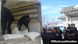 Humanitarian aid being delivered to the Kyrgyz exclave Barak in Uzbekistan on January 25, 2013.