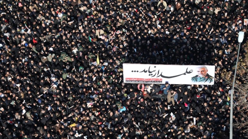 Похороны иранского генерала Сулеймани: из-за давки в толпе погибли 35 человек