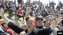 Squatters rally at the settlement of Nizhnyaya Alaarcha outside Bishkek on April 20.