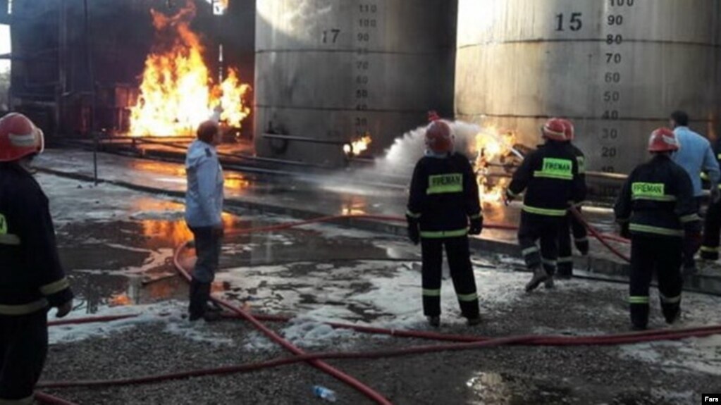 Iran--Fire at Kermanshah Petrochemical Company.
