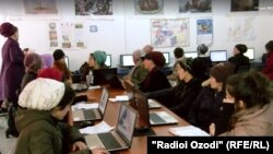 Obuka za rad na računarima u Tadžikistanu, arhivska fotografija