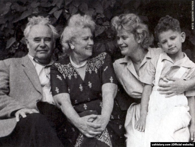 Алла Горська з батьками та сином Олексієм в Одесі. 1960 рік