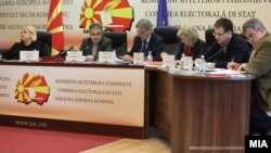 Архива - Јавна седница на Државната изборна комисија (ДИК). претседател на ДИК, Оливер Деркоски.