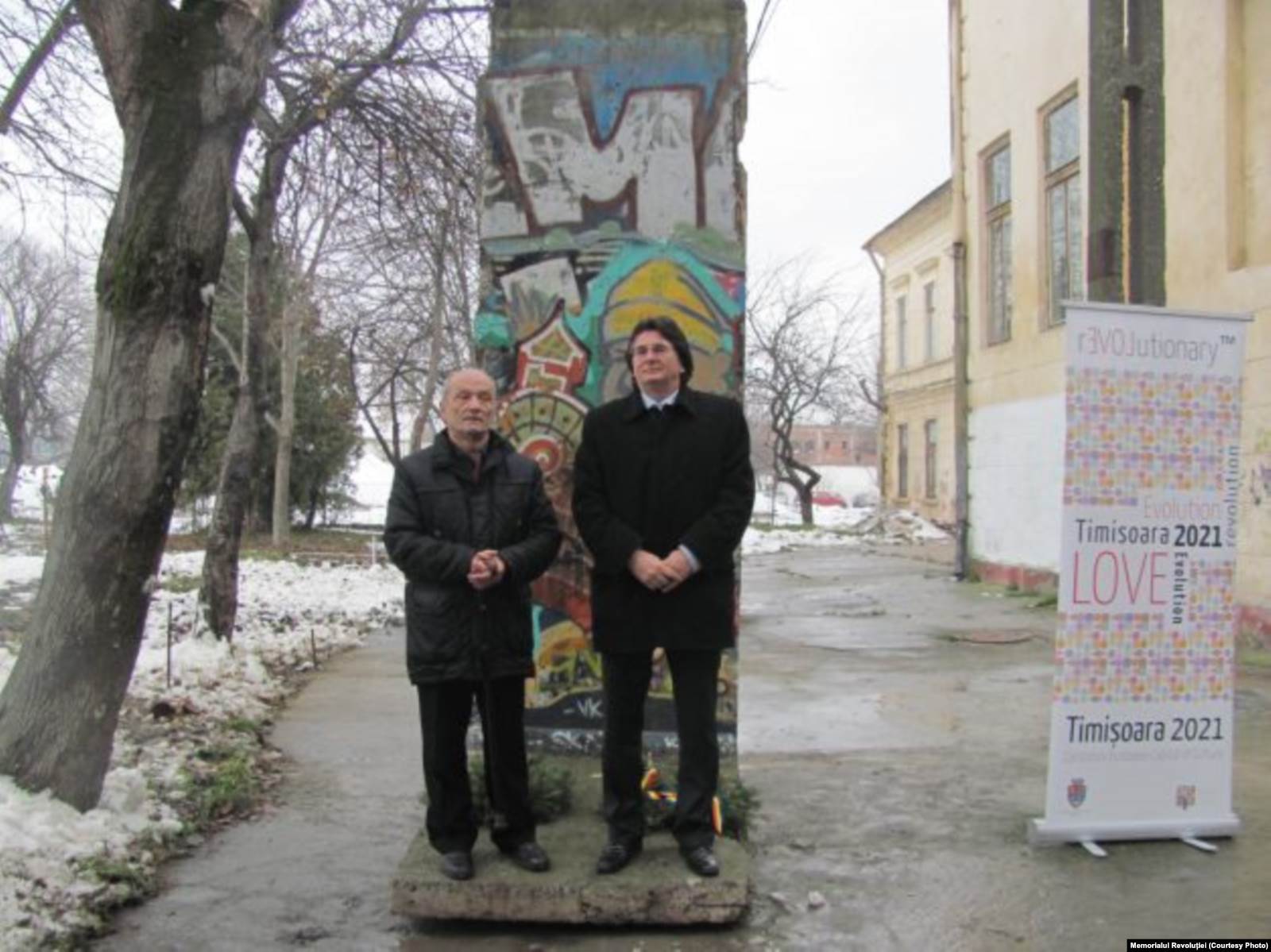  Traian Orban și Nicolae Robu la Memorialul Revoluției