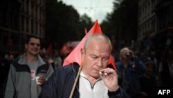 Франція -- демонстрація проти підвищення пенсійного віку під час загальнонаціонального страйку, оголошеного двома найбільшими профспілковими організаціями Франції, Ліон, 17 червня 2008 р.
