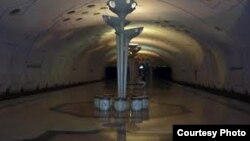 Toshkentdagi "Bodomzor" metro bekatining yomg‘irdan keyingi manzarasi.