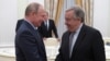 Președintele rus Vladimir Putin (stânga) și secretarul general al ONU, Antonio Guterres (foto de arhivă)