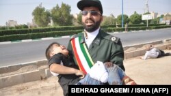 İranın Ahvaz şəhərində hərbi parada hücum