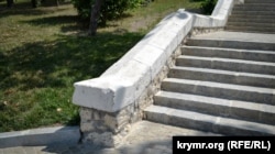 При реконструкции Малахова кургана крымбальский камень просто побелили, а кладку восстановили обычным цементным раствором