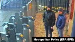 "Александр Петров" и "Руслан Боширов" на станции Солсбери 3 марта 2018 года