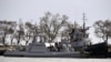 Українські військові кораблі, затримані 25 листопада Росією, на стоянці суден «Генмол» на території Прикордонної служби ФСБ Росії в центрі Керчі