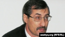Head of the Kazakh Bureau for Human Rights Yevgeny Zhovtis. Almaty, 10Feb2010.